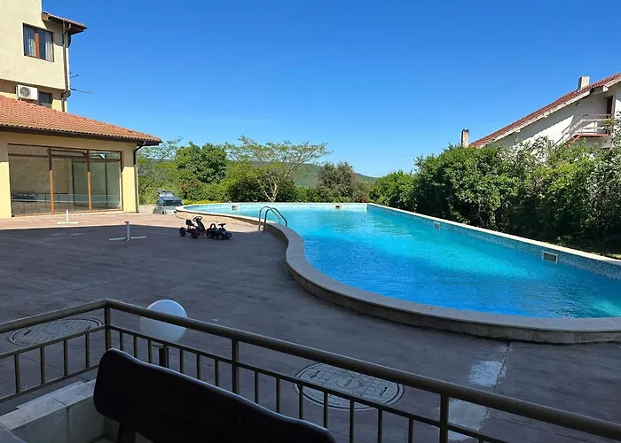 In Complex Albena Hills